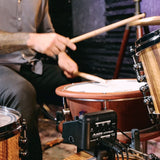 Alesis Kitstream in uso su una batteria acustica